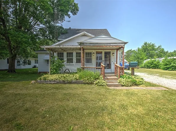 409 N Shelby St, Moweaqua, IL 62550