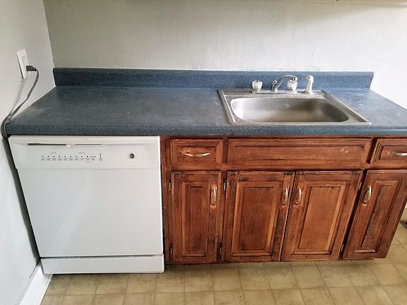 5th image of 114 N Leonard St APT 2