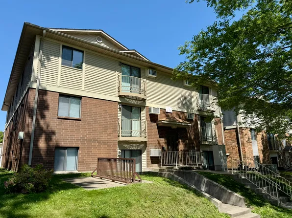 439 S Johnson St #4, Iowa City, IA 52240