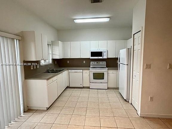 5th image of 10723 NW 85th Ter #438