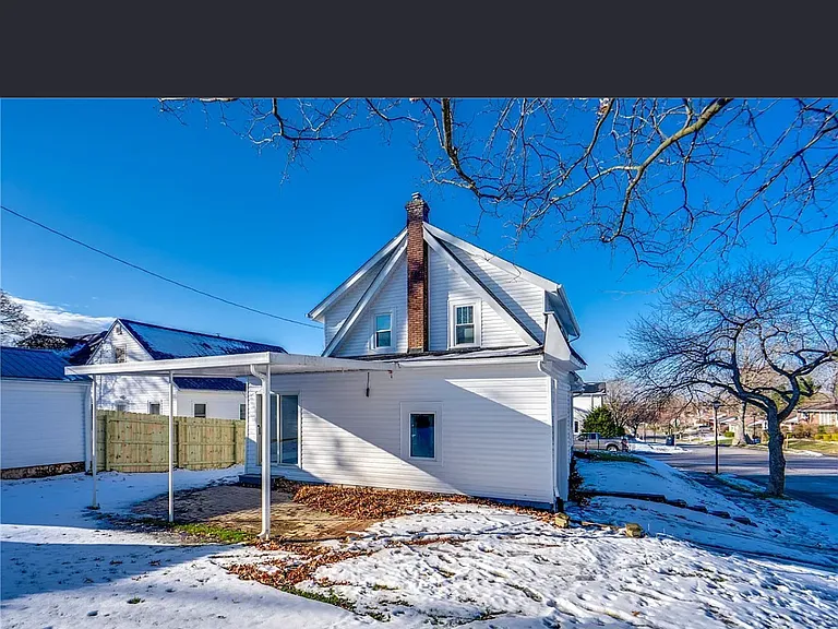 1835 Thornapple Ave — Photo 23