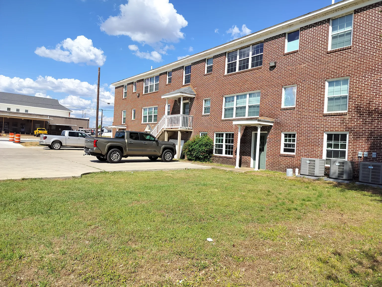 2 bed, 849 sqft, $835 — Photo 2