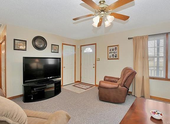 4th image of 23105 Pheasant Ct