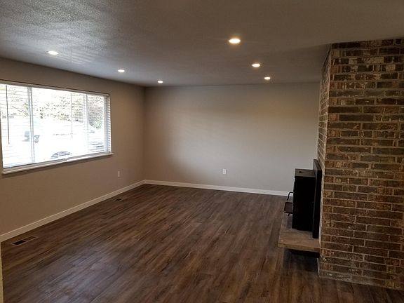 4th image of 809 22nd St NW