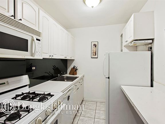 2nd image of 122 Ashland Pl APT 4D