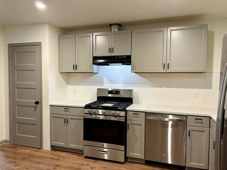 208 Pensacola Ave — Photo 3