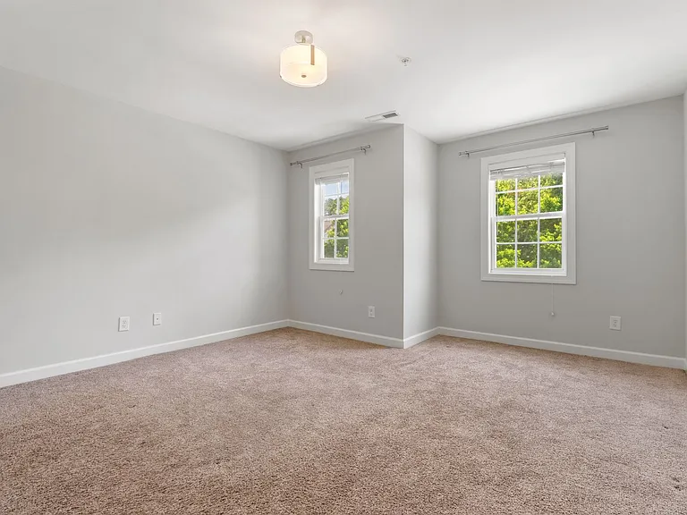 207 Towne Ridge Ln — Photo 17