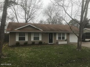 111 Stable Dr, Carterville, IL 62918