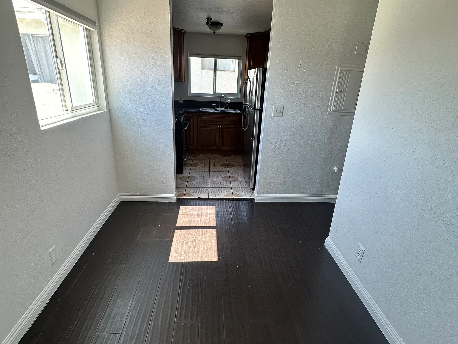 3 bed, 2000 sqft, $3,450 — Photo 2