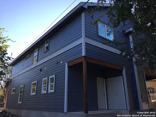 2 bed, 2.5 bath, 2764 sqft, $2,500 — Photo 2
