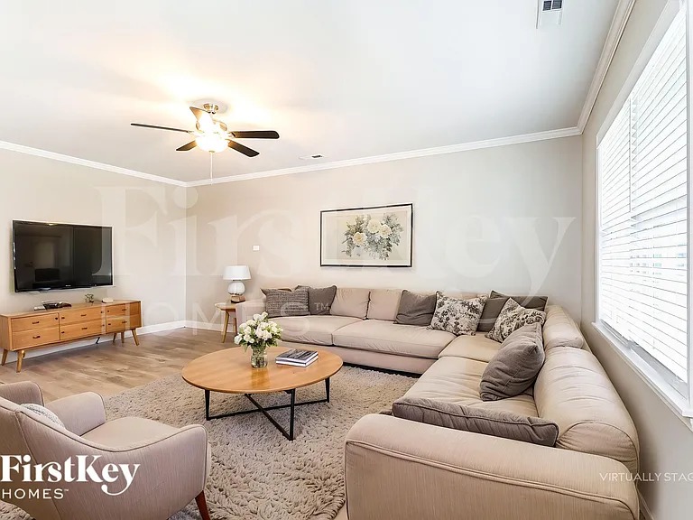 5602 Falkland Dr — Photo 5