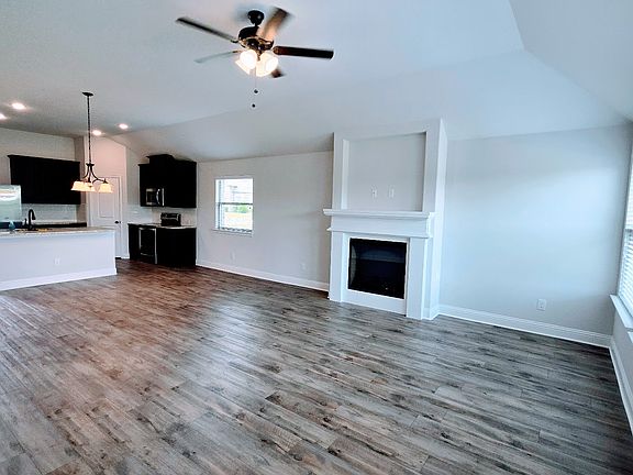 5th image of 552 Firethorn Dr