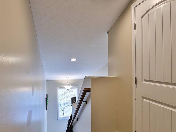 5th image of 551 Heritage Sq