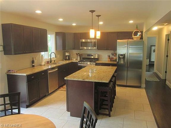 3rd image of 359 Caladonia Ave