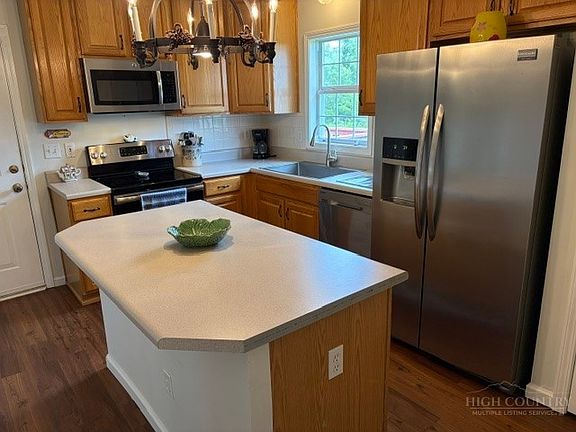5th image of 104 BLAIRFIELD Court