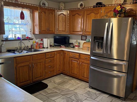4th image of 13905 Hickory Dr
