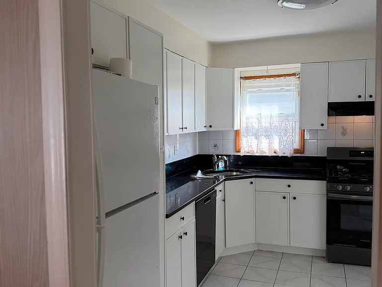 2306 Lincoln St — Photo 8