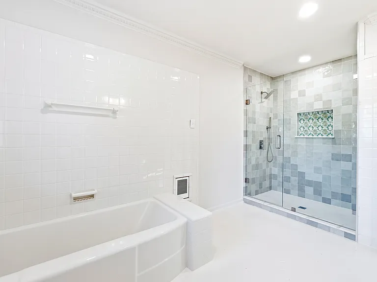8561 Strathmore Dr — Photo 16