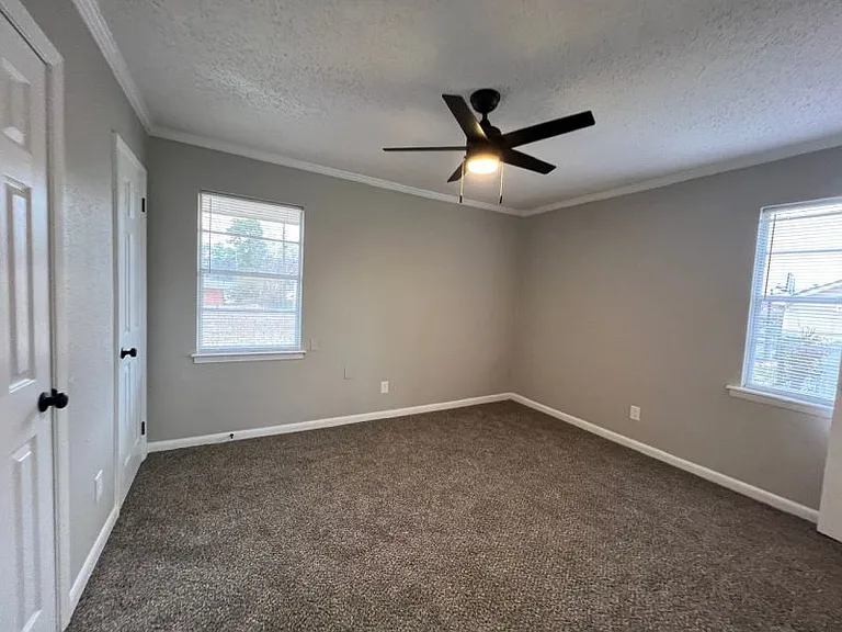 856 Hackberry Ln — Photo 4