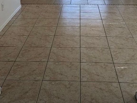 5th image of 3637 E Parkview Dr
