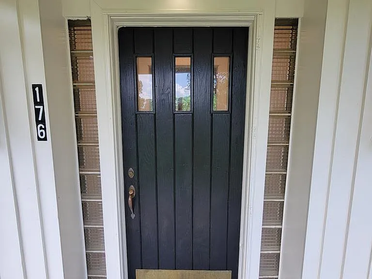 176 Riverside Dr — Photo 2