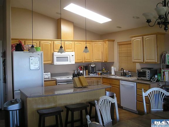 4th image of 220 Coral Dr
