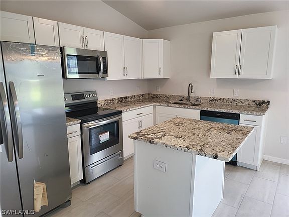 5th image of 1108 NE 6th Ave