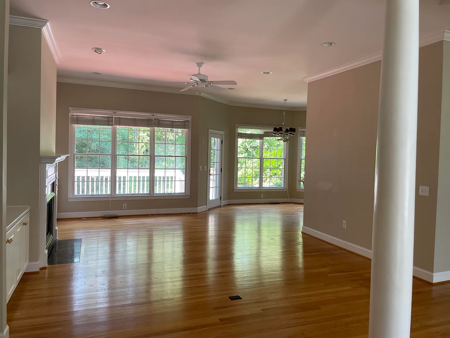 3 bed, 2.5 bath, 2423 sqft, $2,600 — Photo 2