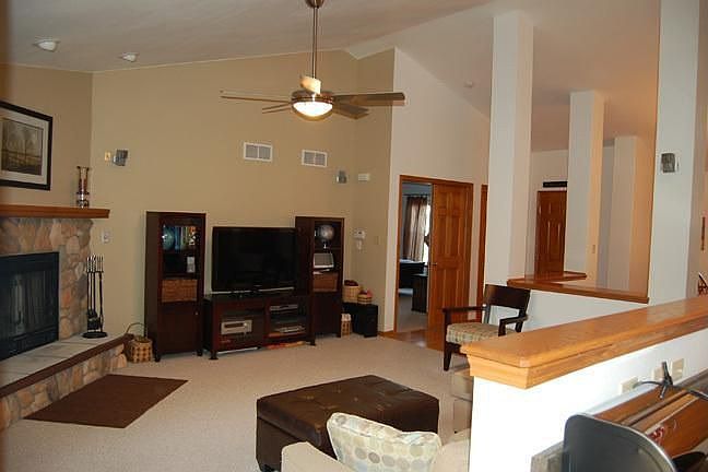 2nd image of 600 E Jordan Ln