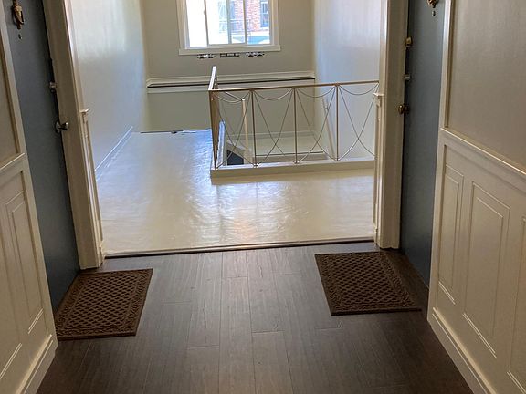 5th image of 460 S Detroit St #10