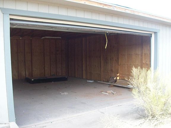 4th image of 801 S Catarina St