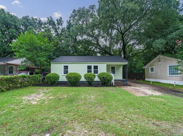 1217 Burke St, Hanahan, SC 29410