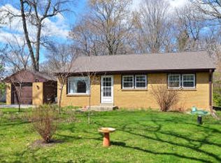 1631 S Woodside Dr, New Berlin, WI 53151