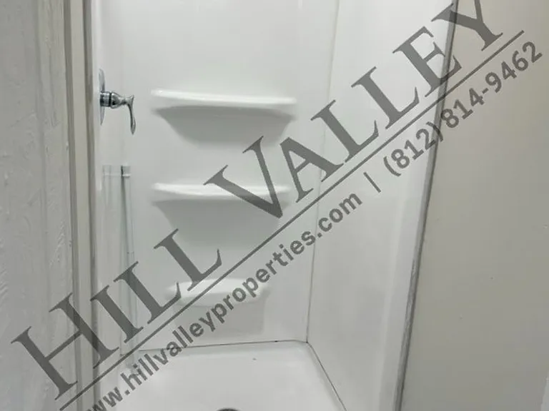 926 Center St — Photo 10