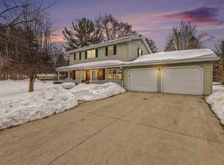 102 Eaton Ct, Charlevoix, MI 49720