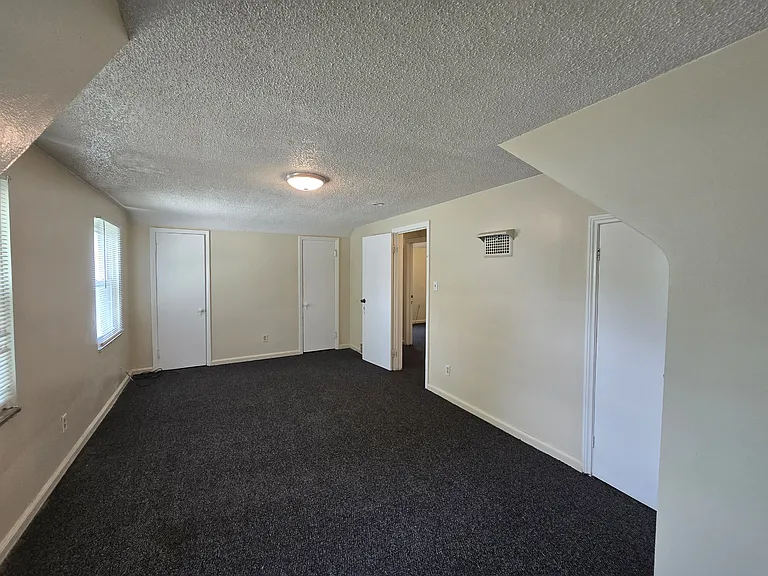 15205 Maplewood Ave — Photo 35