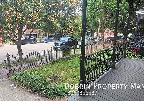 4th image of 113 W Clay St