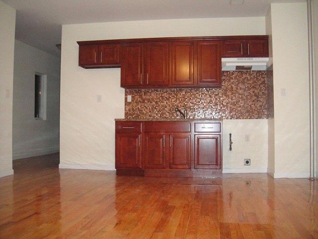 2nd image of 1423 Edwards Ave
