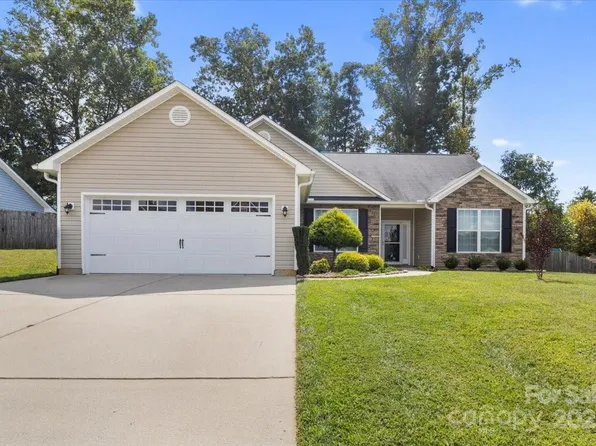 12 Forestwood Rd, Weaverville, NC 28787