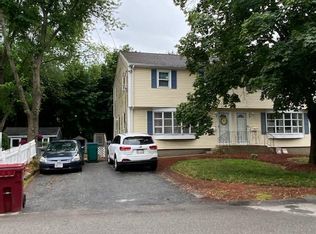 101 Hollis St, Lowell, MA 01852