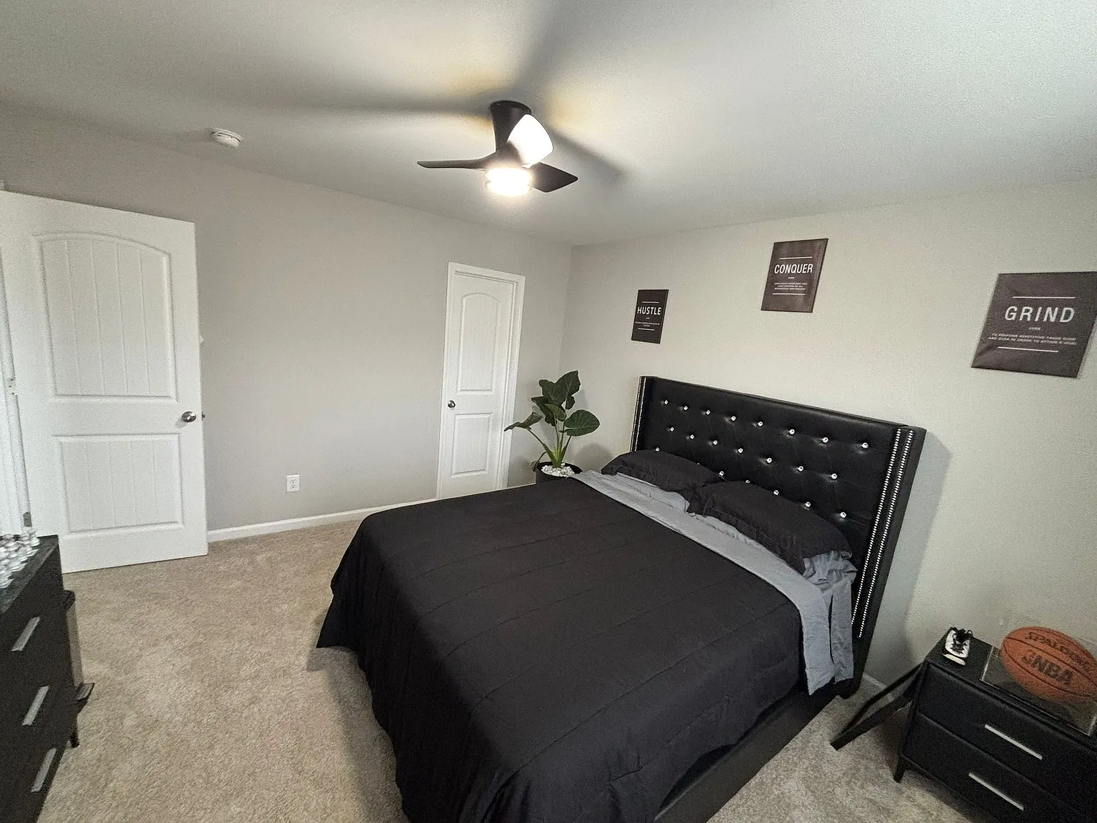 4 bed, 2.5 bath, 2358 sqft, $2,700 — Photo 3