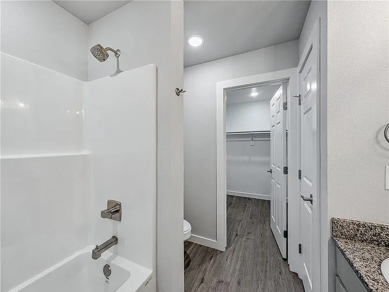 6405 NW Kathleen St — Photo 9
