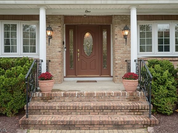 2nd image of 3 Essex Pl