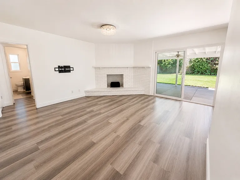 22647 Clarendon St — Photo 4
