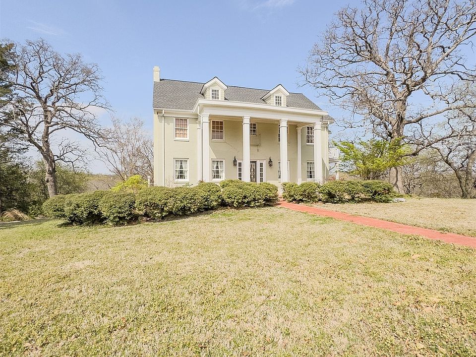 1st image of 208 E Kings Rd