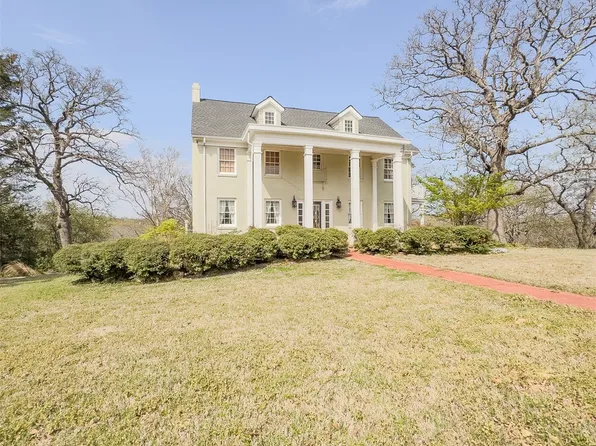 208 E Kings Rd, Ada, OK 74820