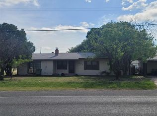 501 Scott St, Tye, TX 79563