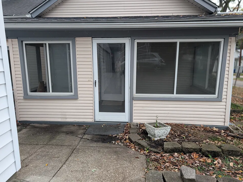 146 W Elm St