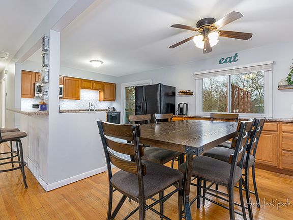 4th image of 29W211 James Ave