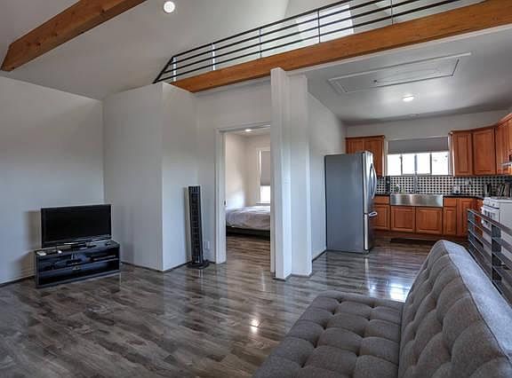 5th image of 2118 1/2 Kent St